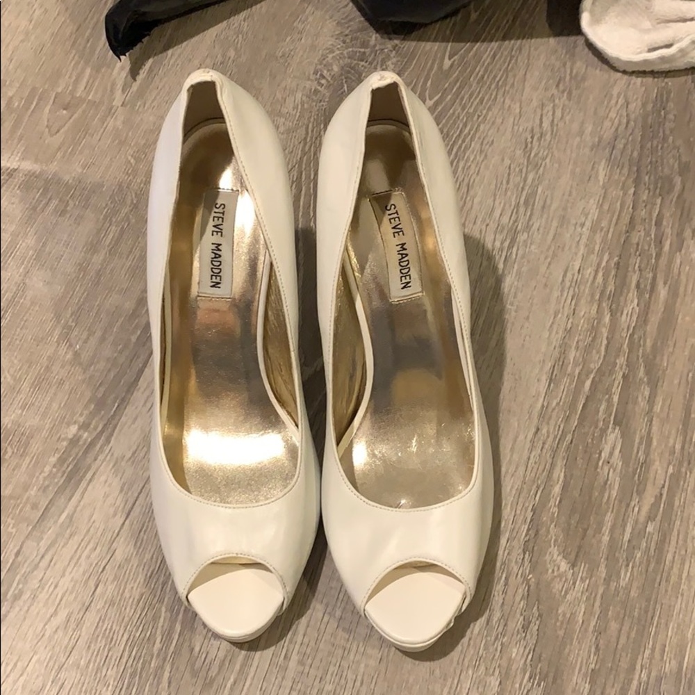 Steve Madden Open Toe white leather pumps